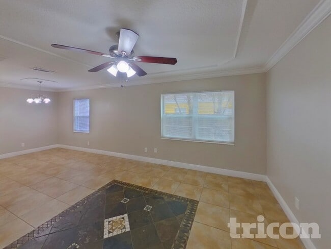 Building Photo - 563 Robin Hill Cir