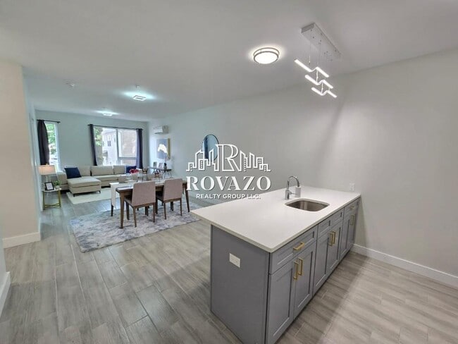 Foto del edificio - 130 Ellis Ave