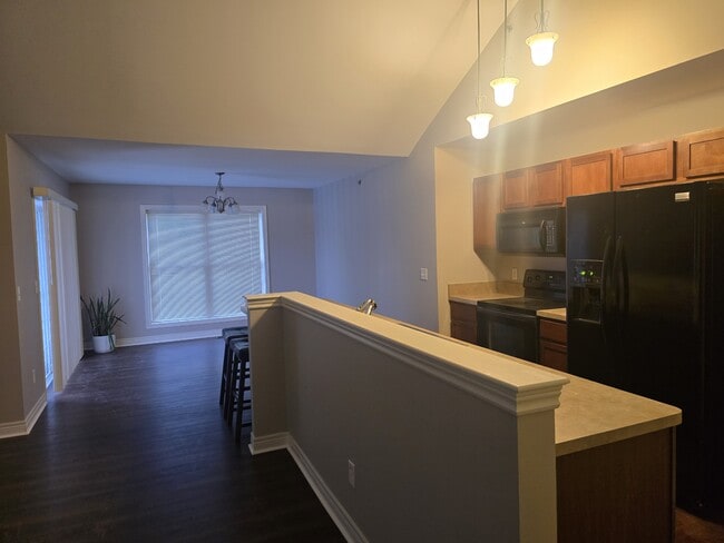 Photo - 5675 Hampshire Ln Townhome