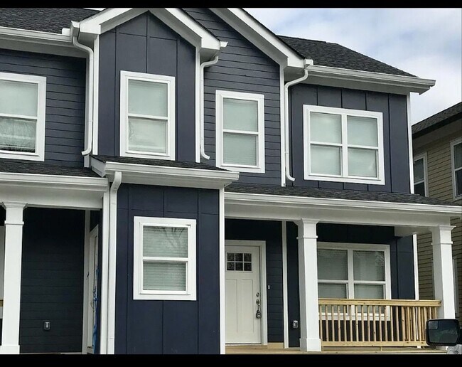 Foto del edificio - Coming Soon! Nice townhome in convenient East Nashville location!