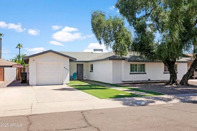 Foto del edificio - 8312 E MacKenzie Dr