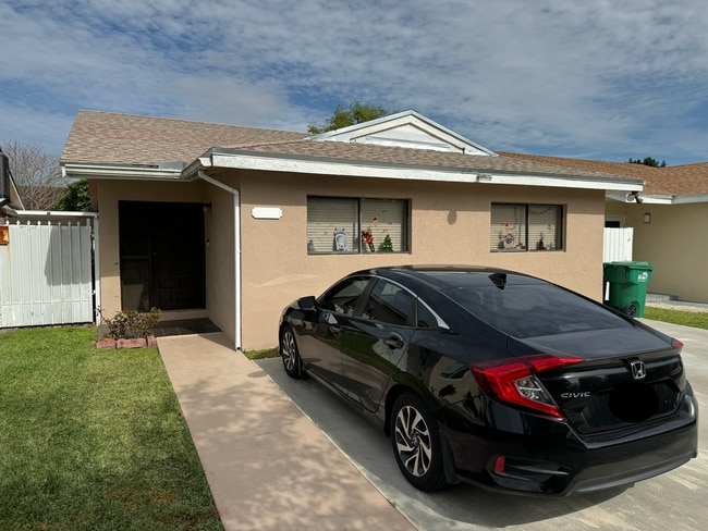 Building Photo - 14931 SW 92nd Ter