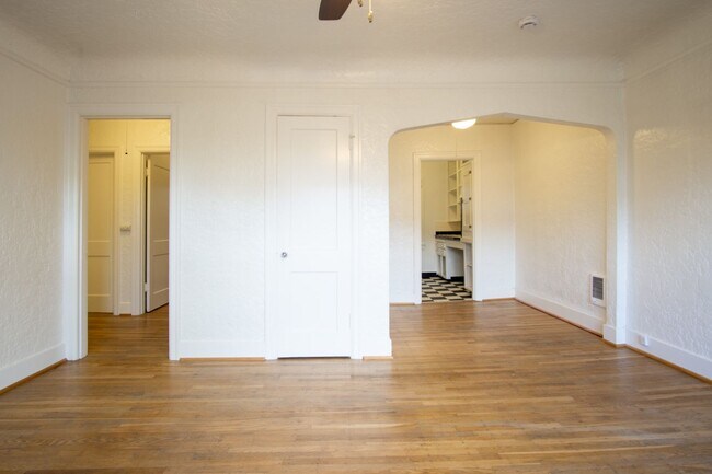 Foto del edificio - 6425 S Corbett Ave