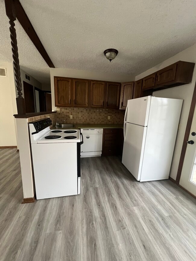 Building Photo - 103 N 3rd St