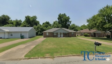 Building Photo - 19-21-21 Lennon Cove