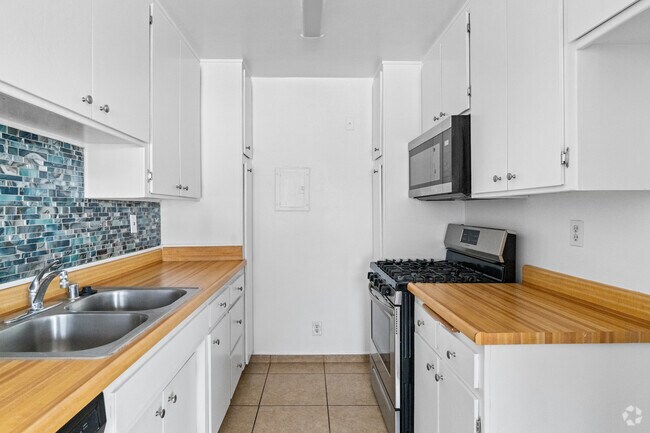 1 habitación, 1 baño, loft - 1050 pies cuadrados - Cocina - Burbank Villas