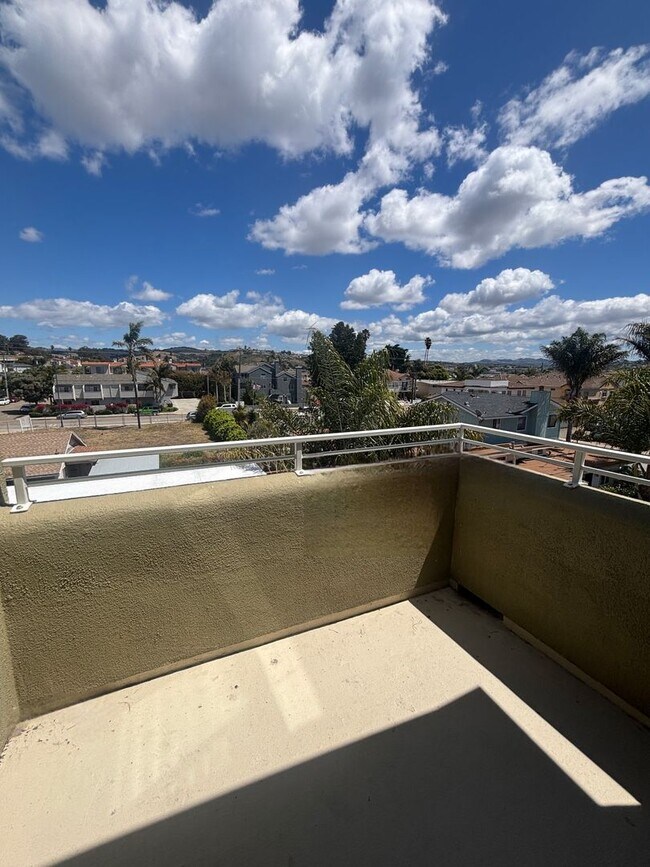 Foto del edificio - Your Pismo Escape: Stylish 2BR with Fireplace, Patio & Beach Proximity