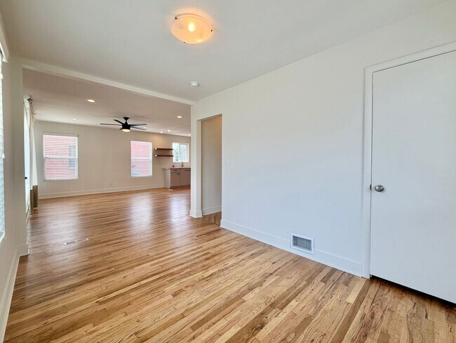 Foto del edificio - Freshly Remodeled 3-Bedroom Home | Pet Friendly | Fenced Yard | No HOA