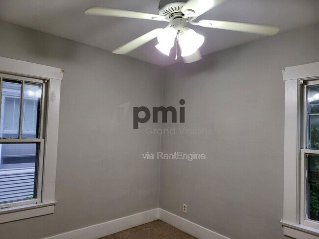 Foto del edificio - 750 W Cushing St