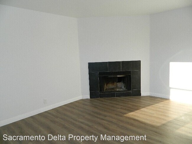 Building Photo - 2 br, 2 bath House - 3 Brenham Ct.