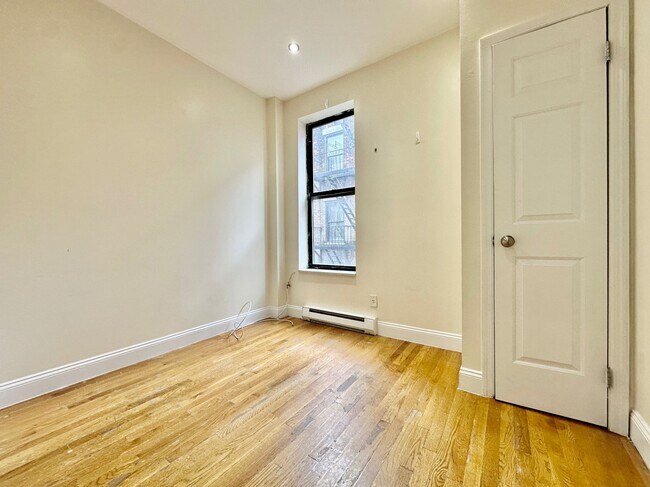Foto del edificio - 216 W 108th St