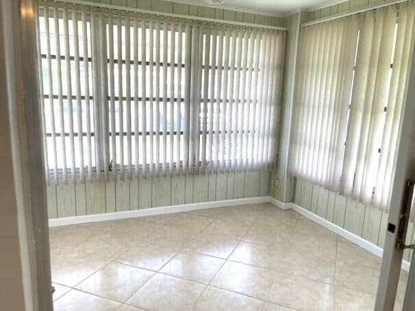 Building Photo - 1202 S Drive Cir