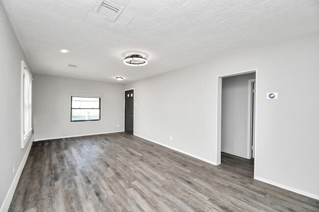 Building Photo - 1507 Laird St