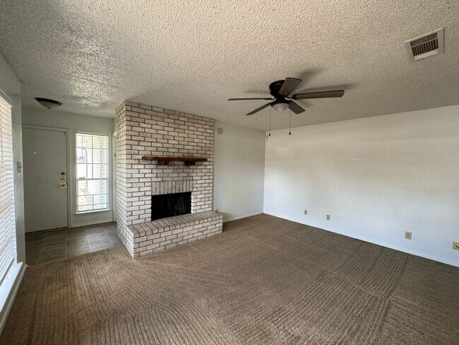 Foto del edificio - 2112 Hinkle Ave