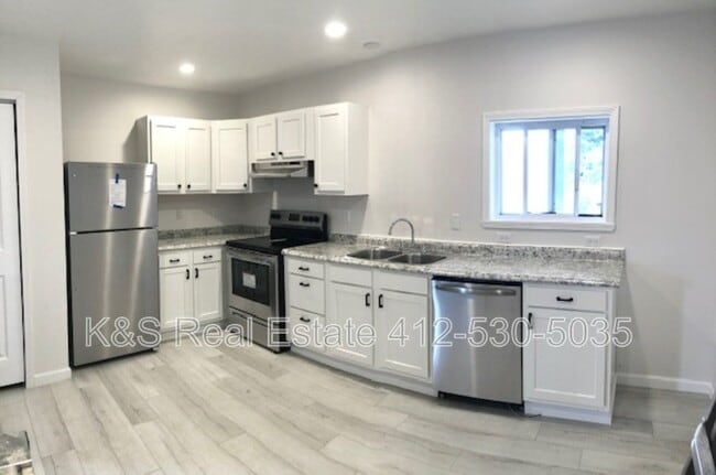 Building Photo - 4701 Elm St