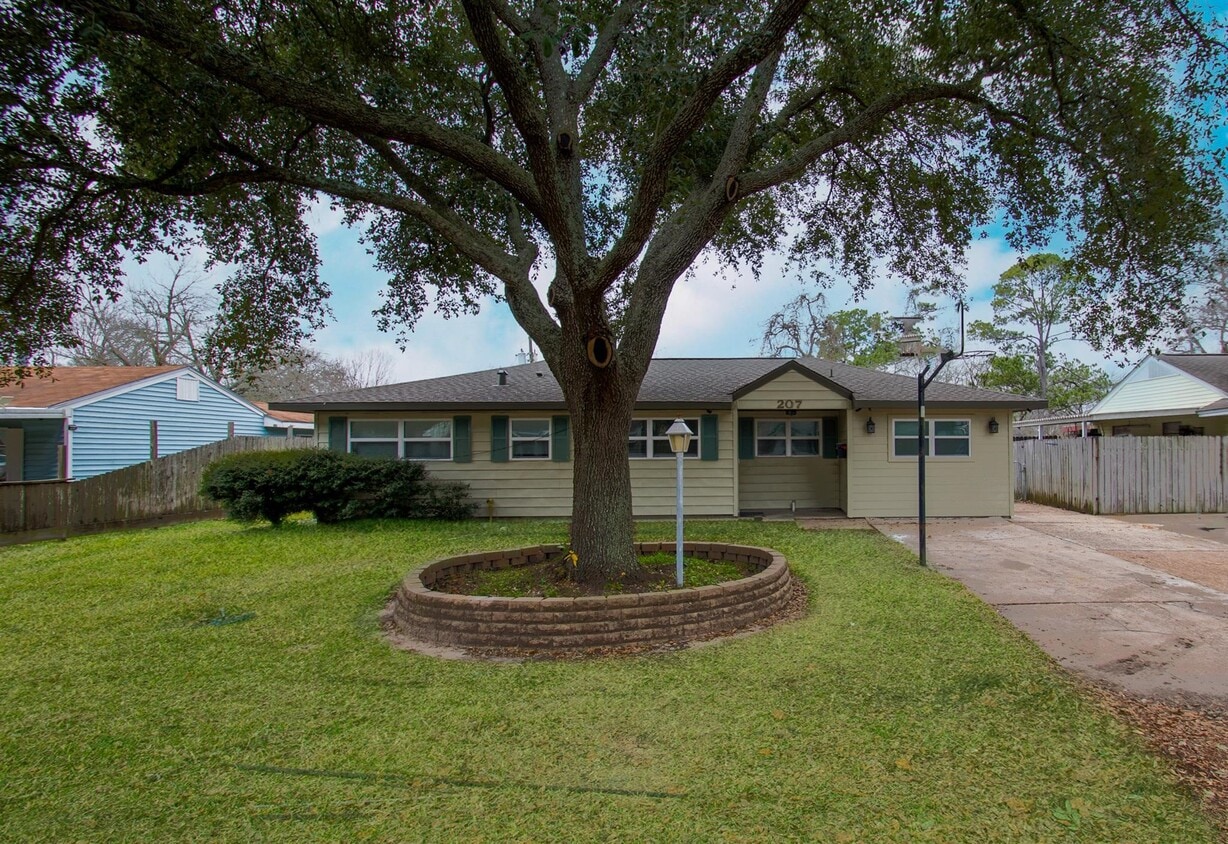 Foto principal - 207 Del Monte Ln