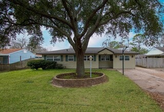 Building Photo - 207 Del Monte Ln