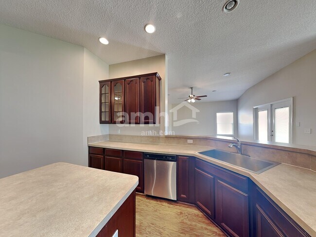 Building Photo - 1406 Canopy Oaks Dr