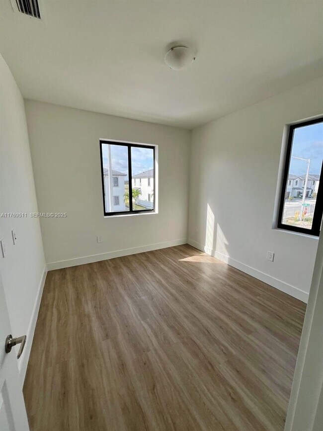 Foto del edificio - 1280 N Flagler Ave