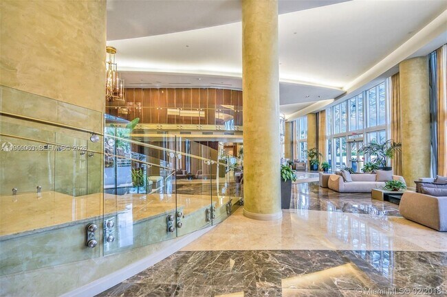 Foto del edificio - 18101 Collins Ave