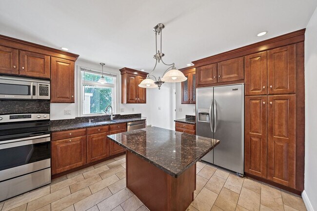 Building Photo - 17 Rendall Pl