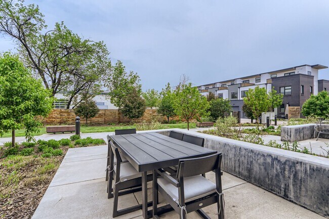 Foto del edificio - Boulder Luxury Modern Furnished Townhouse