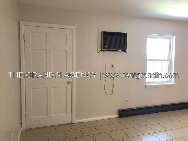 Foto del edificio - 636 Allison Avenue Southwest - 6