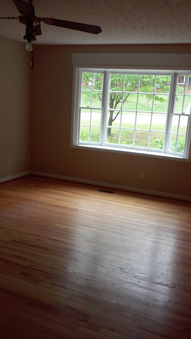Foto del edificio - 731 Ashburton Dr