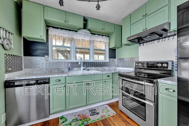 Foto del edificio - 1245 Waverly St