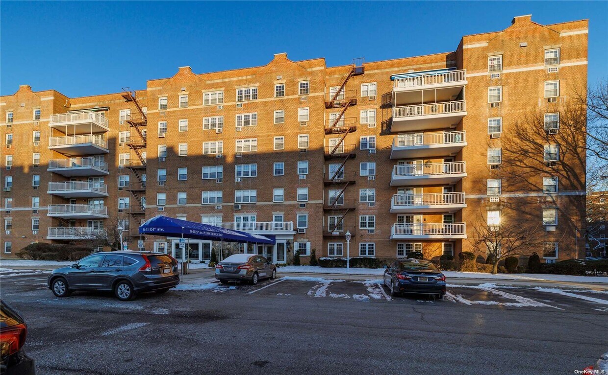 Primary Photo - 86-11 151st Ave