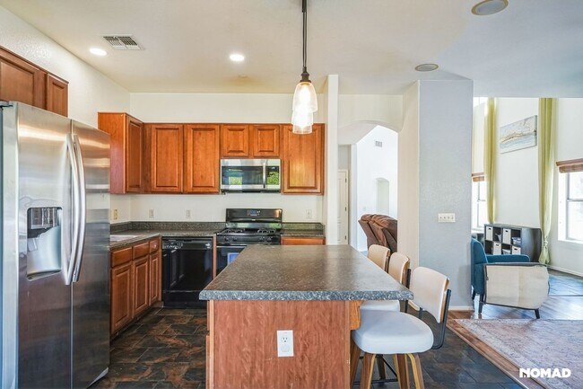Building Photo - Spacious 3BR House in Tucson
