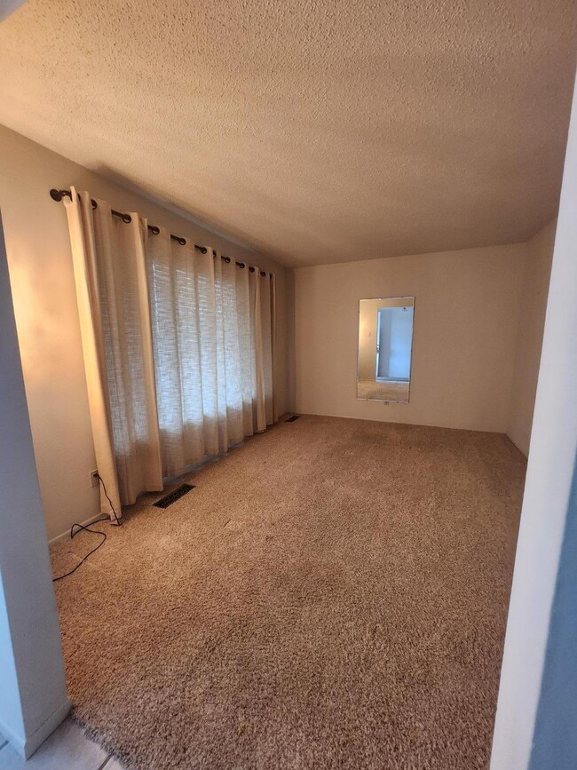 Foto del edificio - 11905 Palm Springs Ave NE
