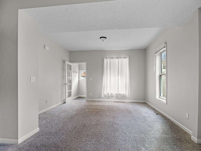 Foto del edificio - 3 Bedroom Side by Side duplex Available Now