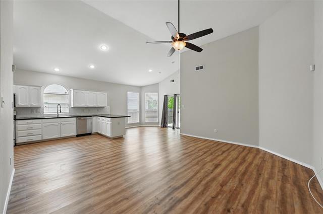 Foto del edificio - 7464 Maroon Dr