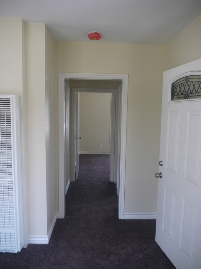 Building Photo - One bedroom California Bungalow