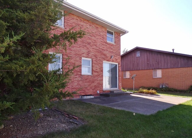 Building Photo - 2205 W Westport Rd
