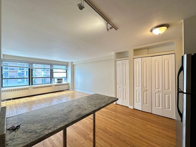Building Photo - 4180 N Marine Dr
