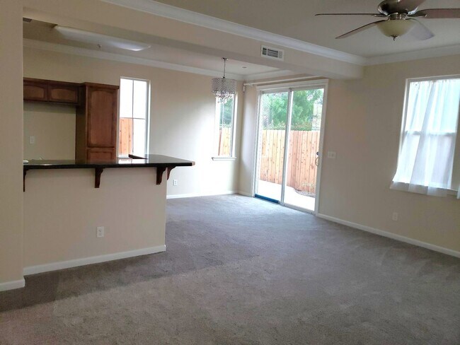 Foto del edificio - Shasta View Gardens - 3bd/2.5 ba + Office!