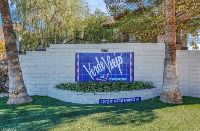 Foto del edificio - 1575 W Warm Springs Rd