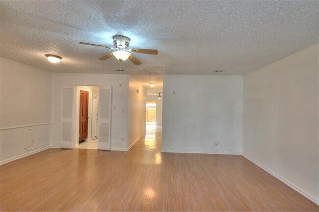 Foto del edificio - 1141 Country Pl Dr