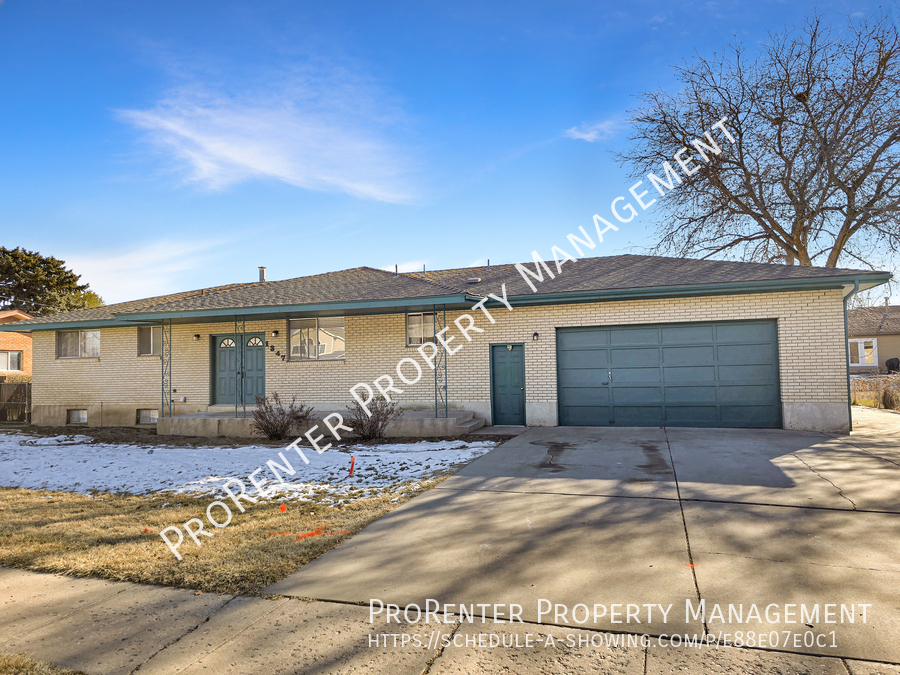 Foto principal - Spacious 4 Bed, 3 Bath Clinton Home