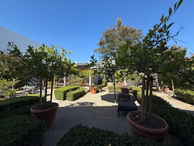 Foto del edificio - 453 Seaview Dr