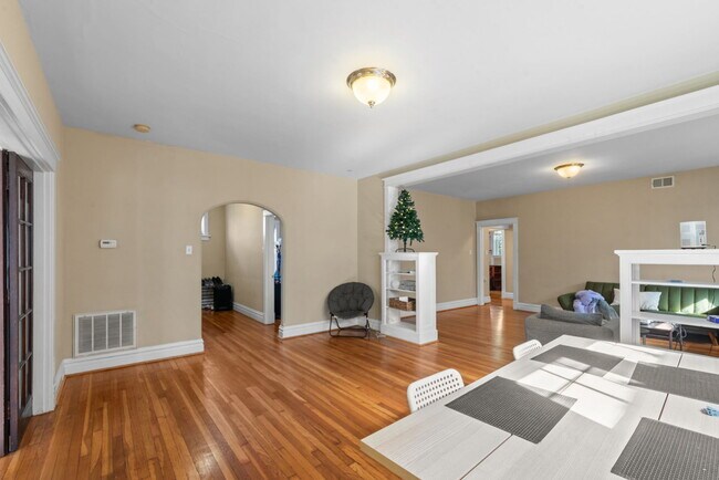 Building Photo - 740 Leland Ave