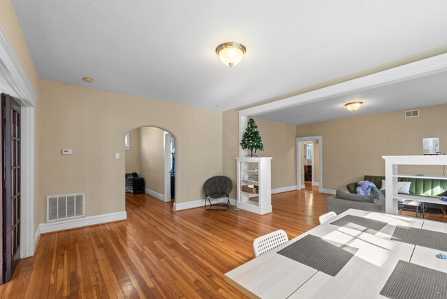 Foto del edificio - 740 Leland Ave