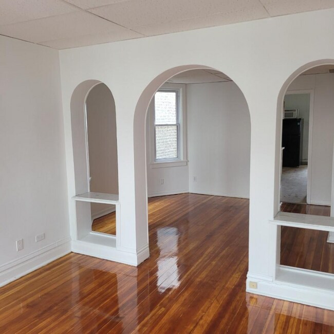 Foto del edificio - 2327 W Belmont Ave