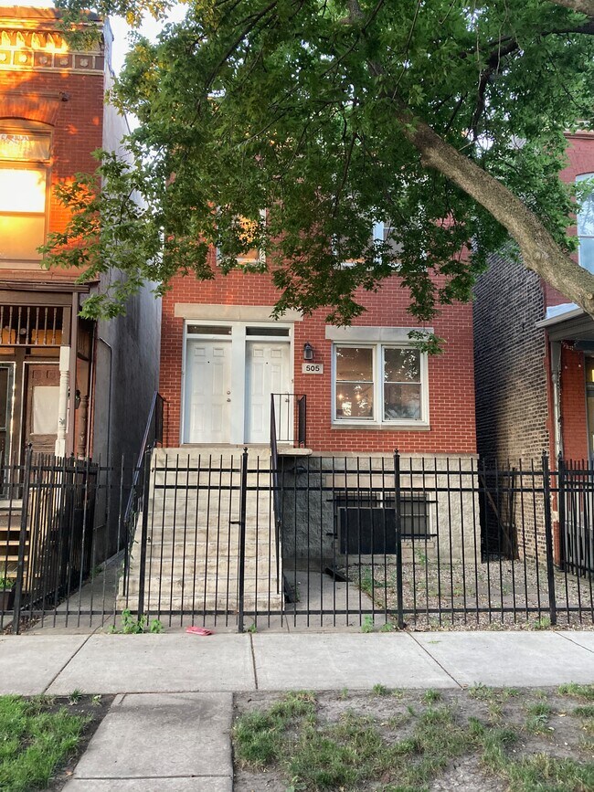 Building Photo - 505 S Claremont Ave