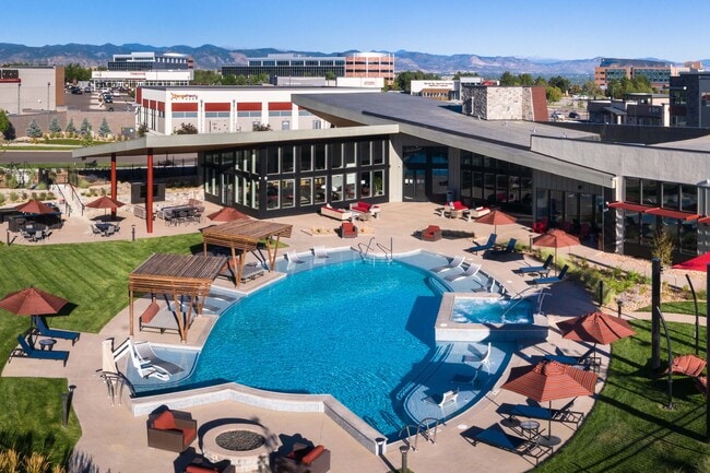 Building Photo - Chroma