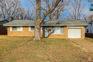 Building Photo - 933 Lebon Dr