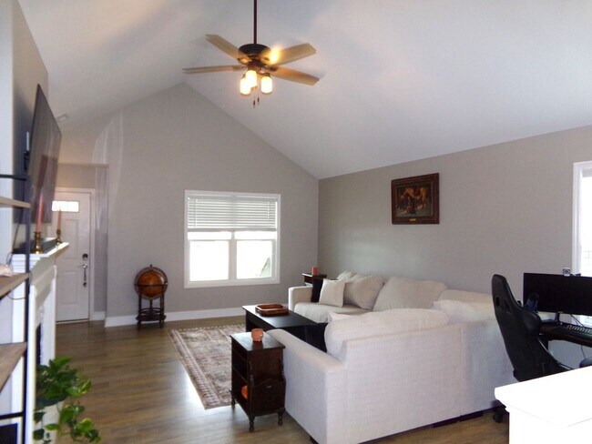 Foto del edificio - Modern Comfort Meets Southern Charm in Wes...
