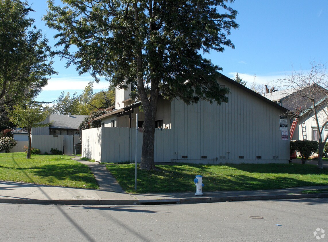 Building Photo - 2585 Kenton Ct